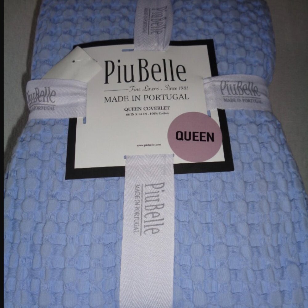 NWT Piubelle Queen Bedspread